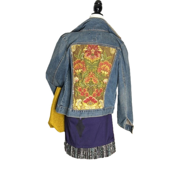 Save the Queen Dress with Tweed Border - Picture 4 of 13